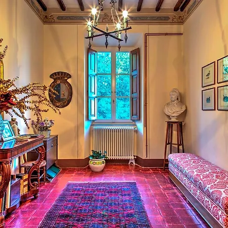 Vila La Martinella 12, Emma *