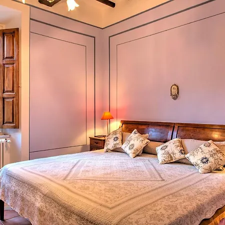 Vila La Martinella 12, Emma