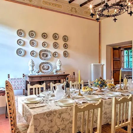 La Martinella 12, Emma Villa *