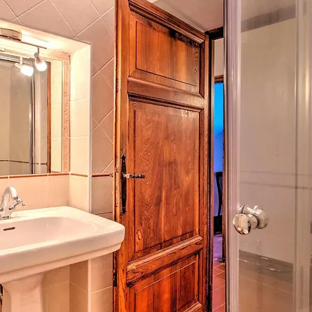 La Martinella 12, Emma Villa *