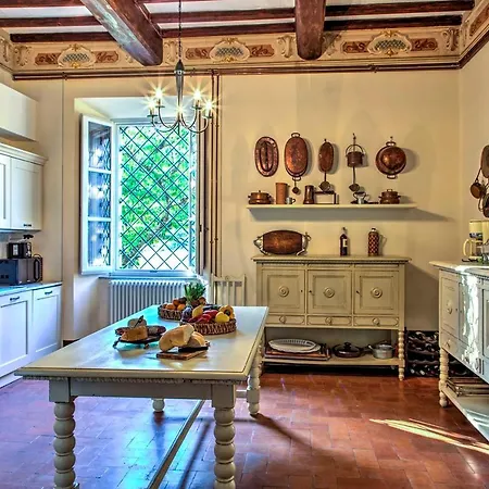 La Martinella 12, Emma