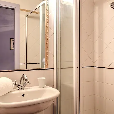 Villa La Martinella 12, Emma *